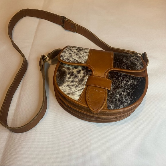 Colombian Carriel Brown and Black Leather Saddle Bag - Picture 2 of 14